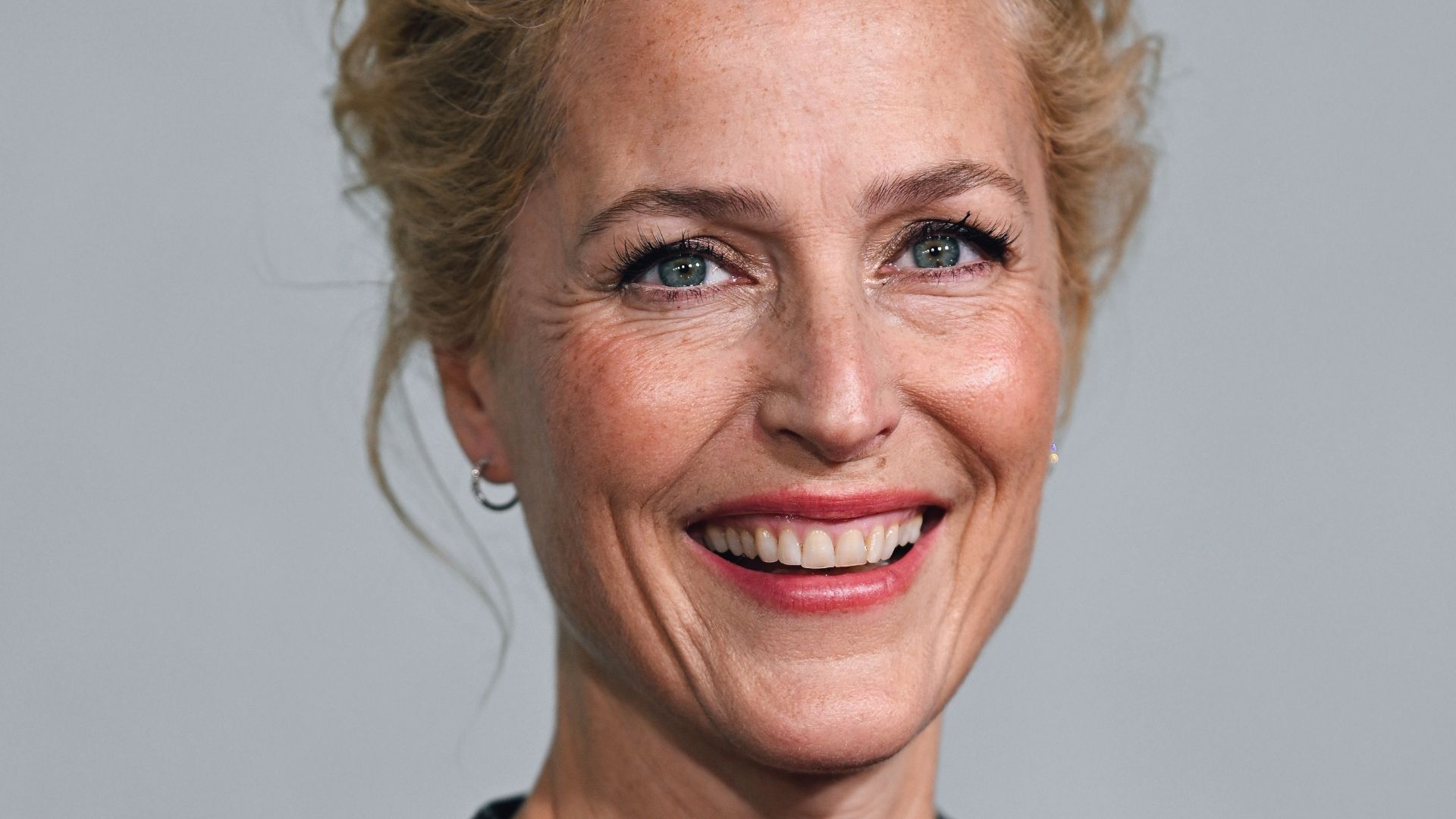 Five Beautiful Confessions From Bisexual Icon Gillian Anderson’s New Book On Female Desire